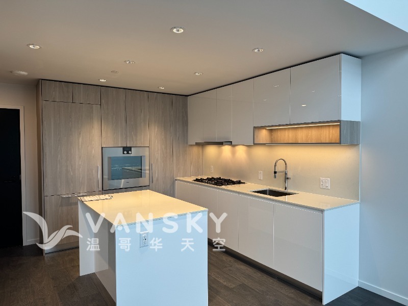 250308214125_interior 1kitchenEntrance.jpg